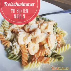 Freischwimmer an bunten Nudeln