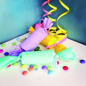 Papprollen mit Seidenpapier