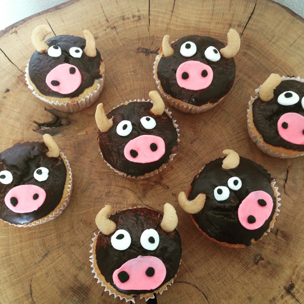 KuhMuffins BackGAUDI