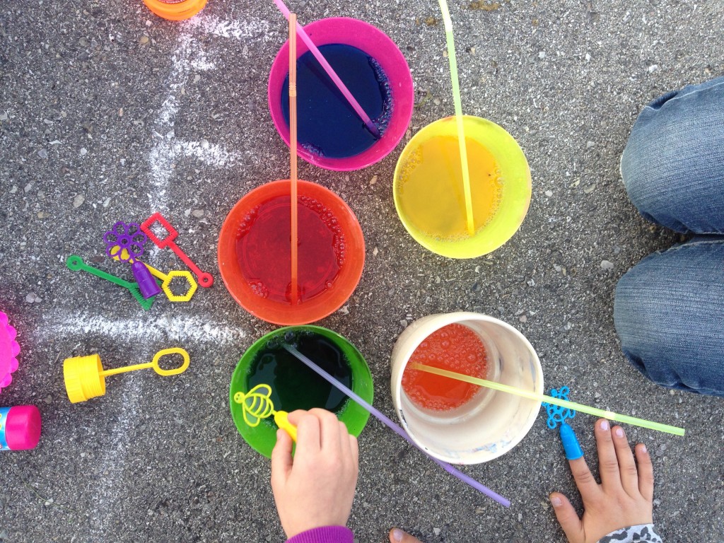  Malen mit Seifenblasen - BackGAUDI Motiv 